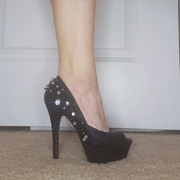 Dollhouse/Spike/Snake Embossed Leather Stillettos  Size 6 - Picture 2 of 12